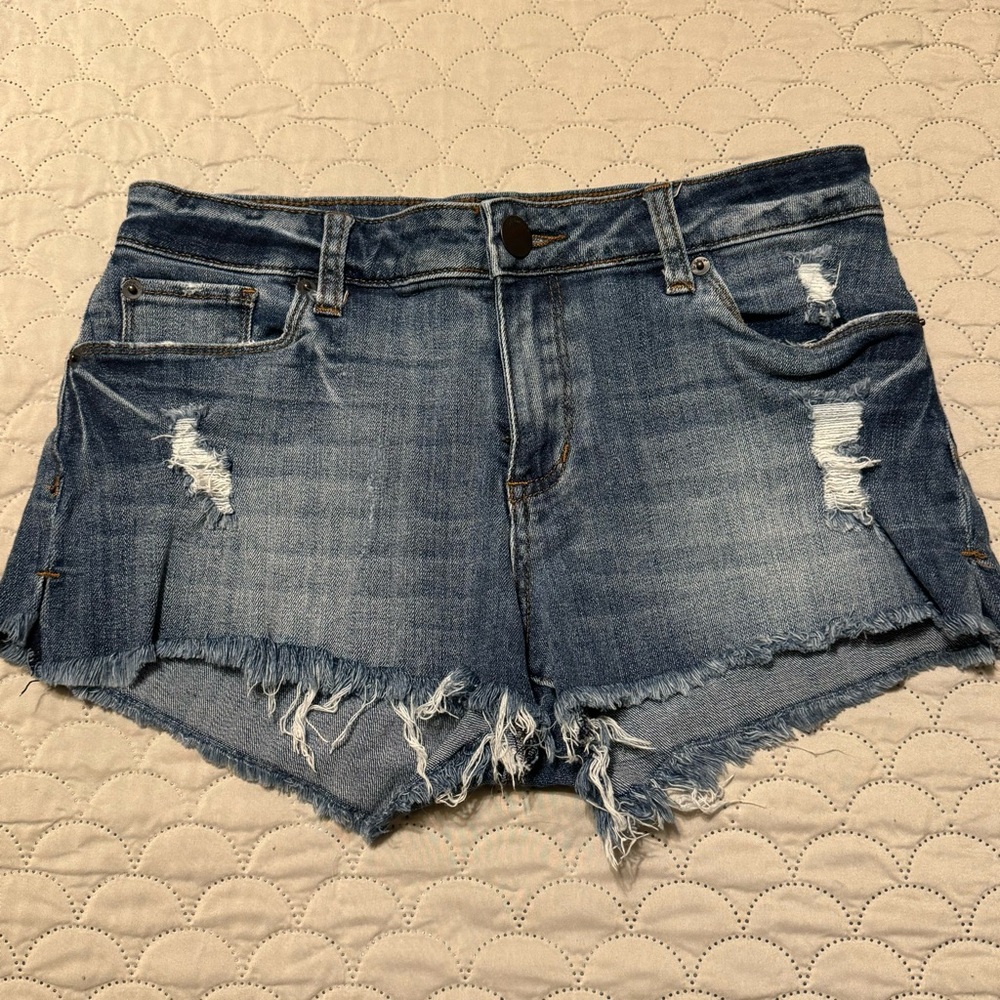 Stitch Fix STS Blue Baya Distressed Frayed Hem Denim Shorts, 2.5” inseam/Size 26